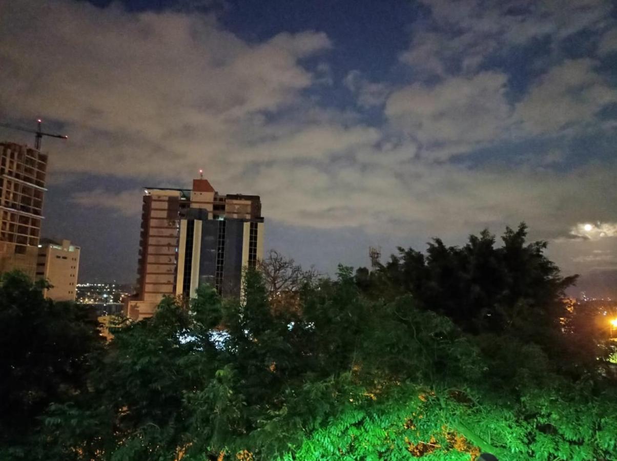 Amplio y cómodo apartamento con bella vista en pleno centro Ciudad del Este Exterior foto