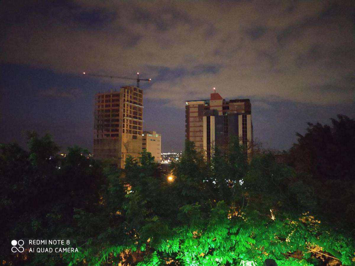 Amplio y cómodo apartamento con bella vista en pleno centro Ciudad del Este Exterior foto