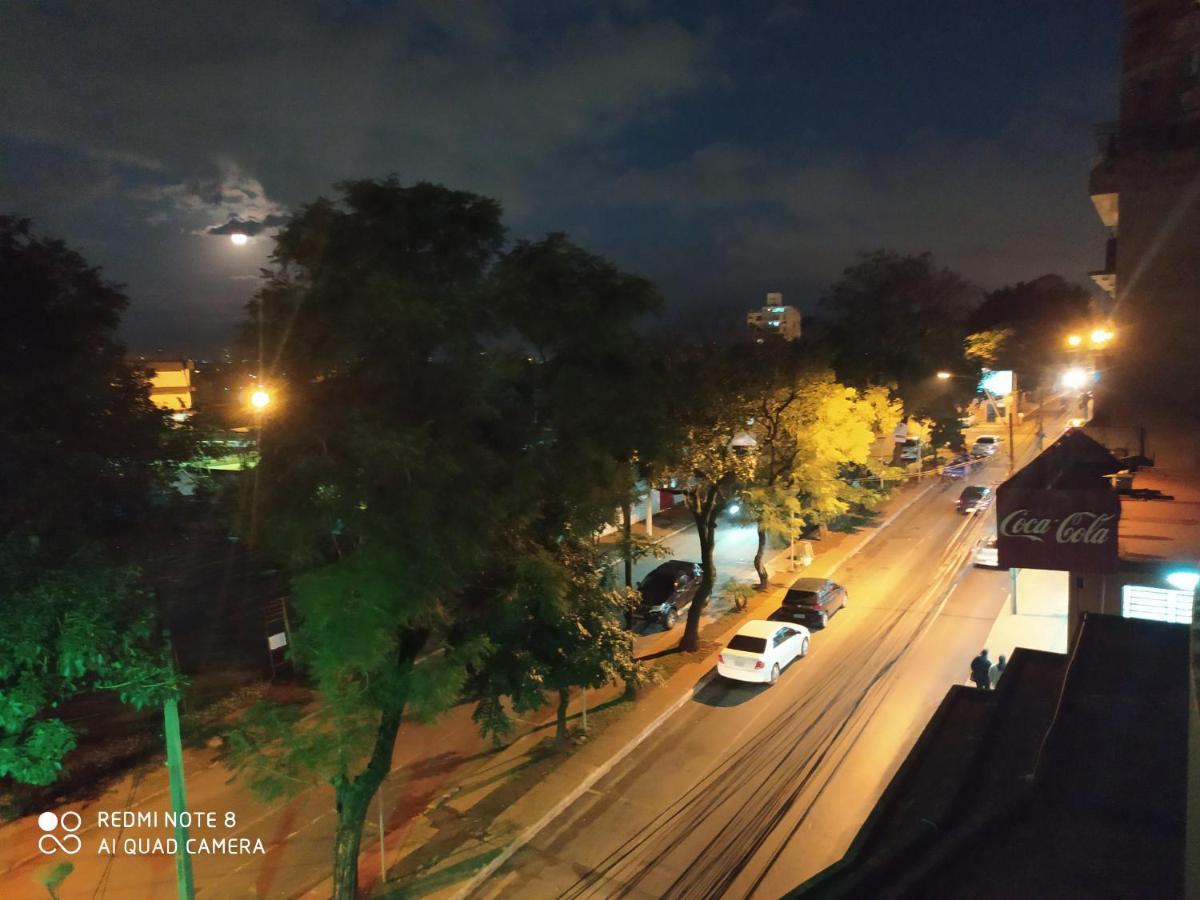Amplio y cómodo apartamento con bella vista en pleno centro Ciudad del Este Exterior foto