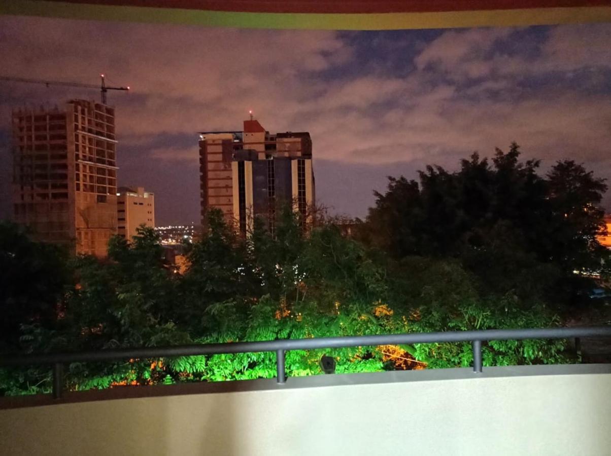 Amplio y cómodo apartamento con bella vista en pleno centro Ciudad del Este Exterior foto